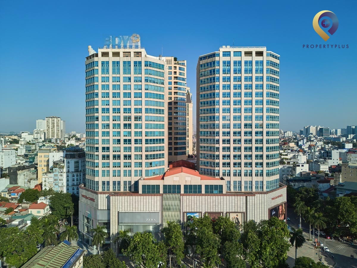 Tòa nhà Vincom Center Bà Triệu nhìn từ trên cao với bầu trời xanh - hình ảnh từ Property Plus